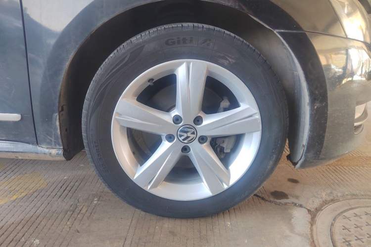 Used Volkswagen Passat 2013 1.8TSI DSG Prestige Edition Right Front Wheel Hub