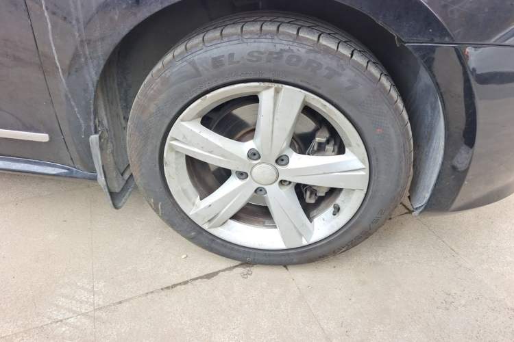 Used Volkswagen Passat 2013 1.8TSI DSG Prestige Edition Right Front Wheel Hub
