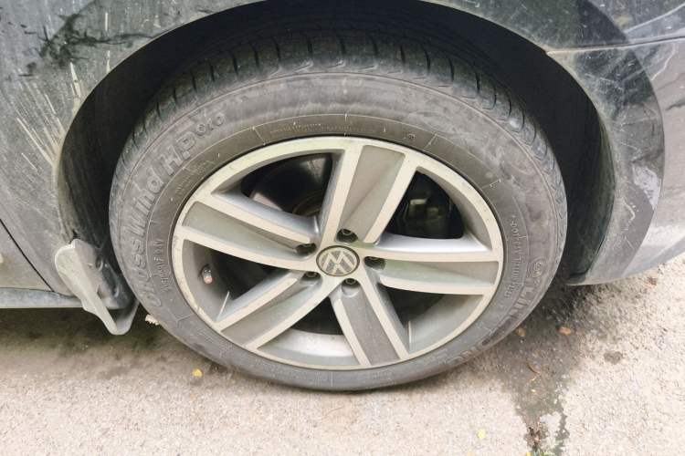 Used Volkswagen Passat 2013 1.8TSI DSG Government Procurement Edition Right Front Wheel Hub