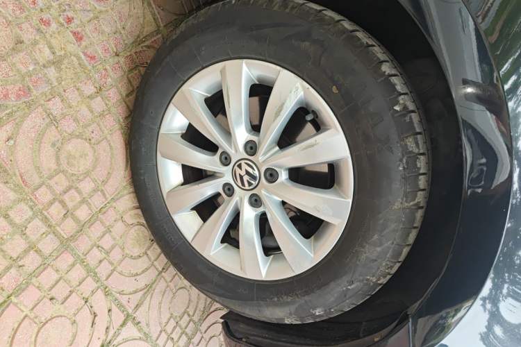 Used Volkswagen Passat 2013 1.4 TSI DSG Prestige Edition Right Front Wheel Hub