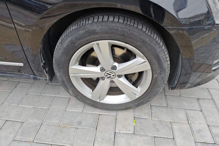 Used Volkswagen Passat 2013 1.8TSI DSG Prestige Edition Right Front Wheel Hub