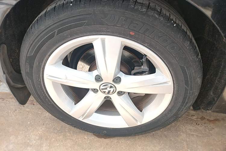 Used Volkswagen Passat 2013 1.8TSI DSG Prestige Edition Right Rear Wheel Hub