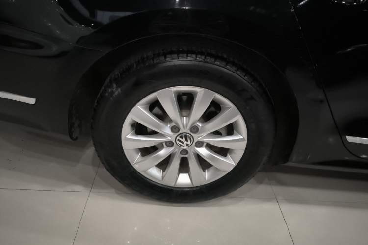 Used Volkswagen Passat 2013 1.8TSI DSG Prestige Edition Right Rear Wheel Hub