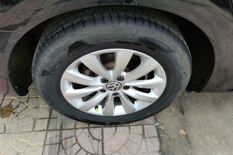 Used Volkswagen Passat 2013 1.4TSI Manual Prestige Edition Right Rear Wheel Hub