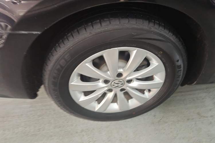 Used Volkswagen Passat 2013 1.8TSI DSG Prestige Edition Right Rear Wheel Hub