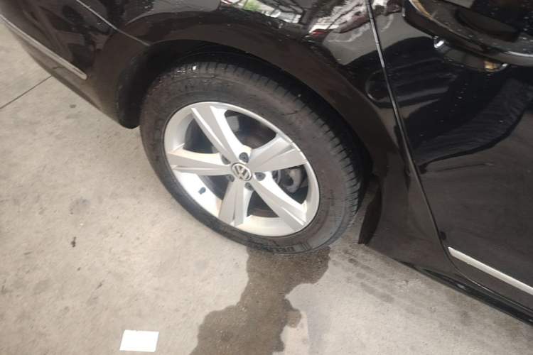 Used Volkswagen Passat 2013 1.8TSI DSG Prestige Edition Right Rear Wheel Hub