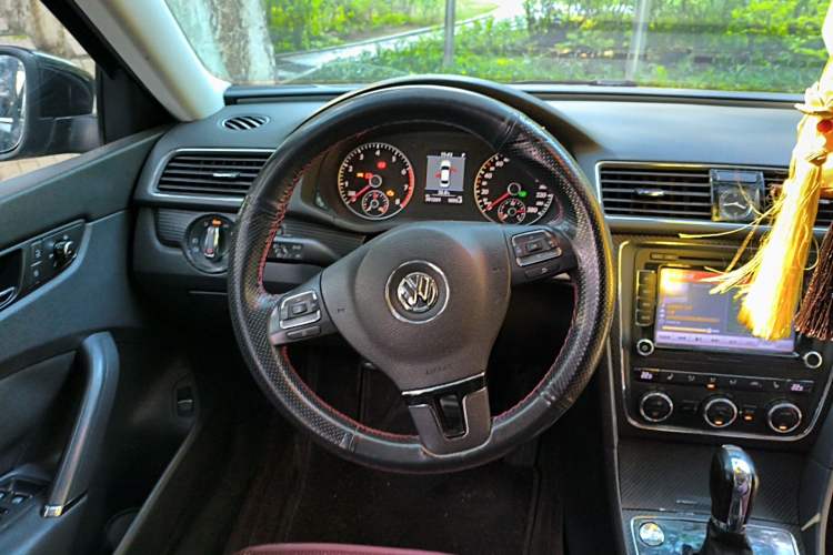 Used Volkswagen Passat 2013 1.8TSI DSG Prestige Edition Steering Wheel