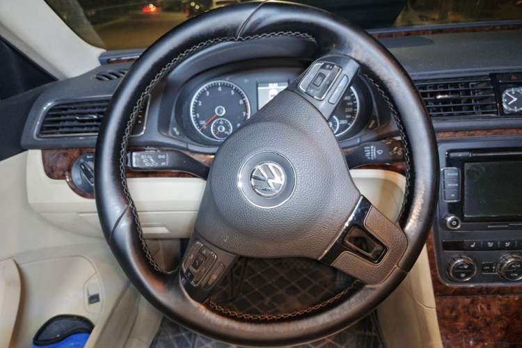 Used Volkswagen Passat 2013 1.8TSI DSG Prestige Edition Steering Wheel