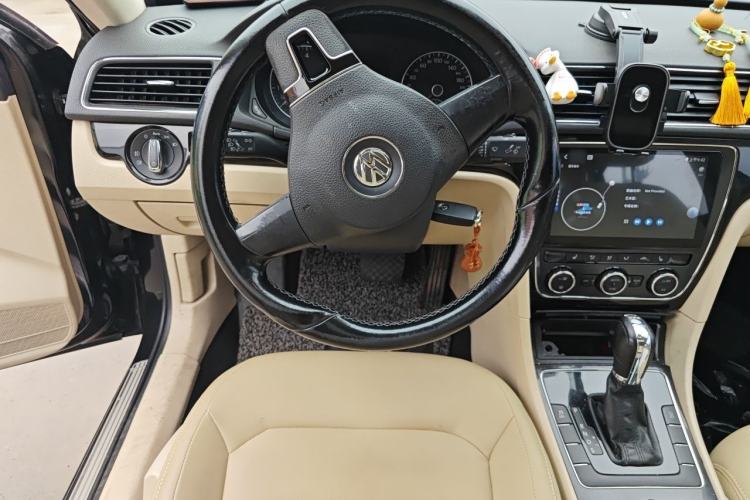 Used Volkswagen Passat 2013 1.8TSI DSG Prestige Edition Steering Wheel