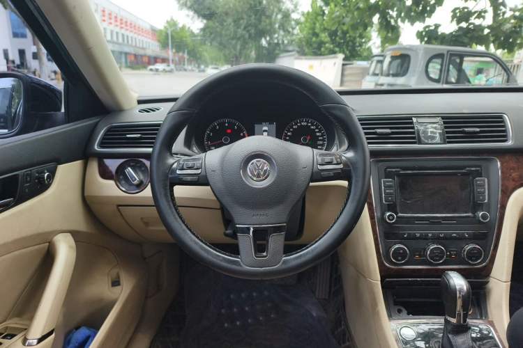 Used Volkswagen Passat 2013 1.8TSI DSG Prestige Edition Steering Wheel