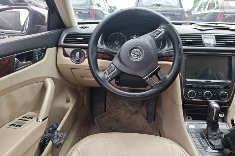 Used Volkswagen Passat 2013 1.8TSI DSG Prestige Edition Steering Wheel