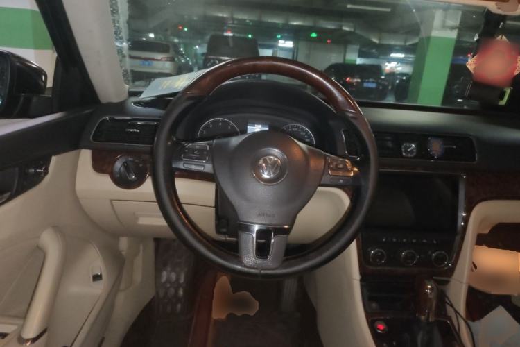 Used Volkswagen Passat 2013 1.8TSI DSG Ultimate Edition Steering Wheel
