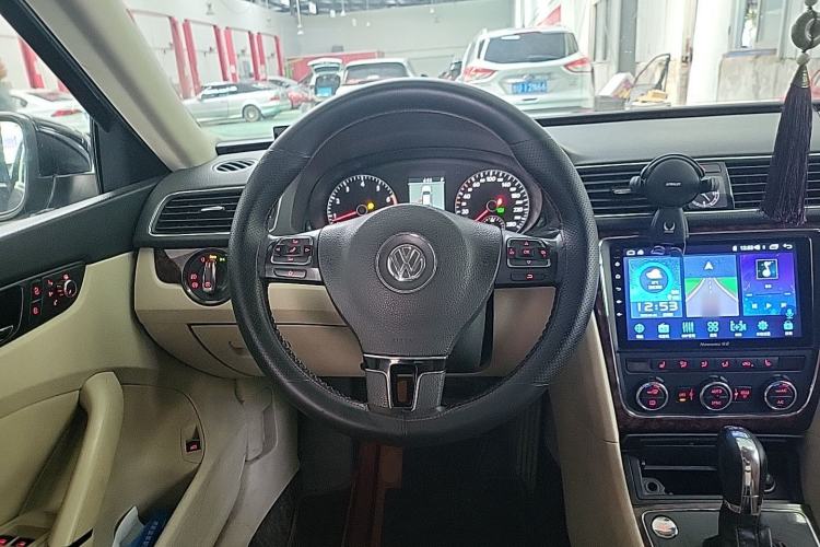 Used Volkswagen Passat 2013 1.8TSI DSG Prestige Edition Steering Wheel