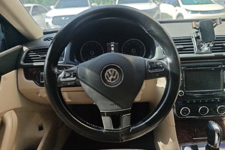 Used Volkswagen Passat 2013 1.8TSI DSG Prestige Edition Steering Wheel