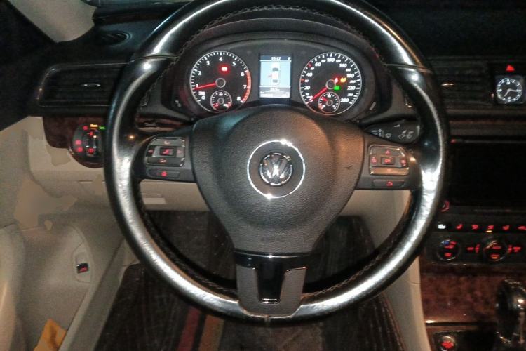 Used Volkswagen Passat 2013 1.8TSI DSG Prestige Edition Steering Wheel