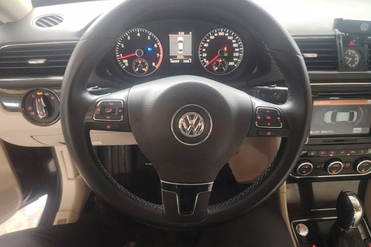 Used Volkswagen Passat 2013 1.8TSI DSG Prestige Edition Steering Wheel