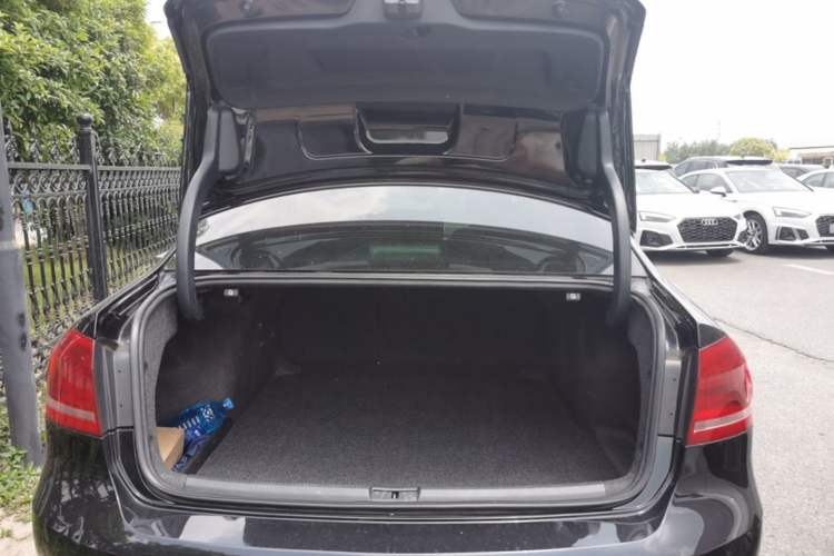 Used Volkswagen Passat 2013 1.8TSI DSG Prestige Edition Trunk