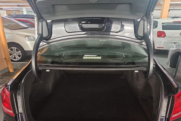 Used Volkswagen Passat 2013 1.8TSI DSG Prestige Edition Trunk