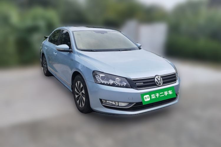 Used Volkswagen Passat 2013 1.4 TSI DSG BlueMotion Edition Front Right 45 Deg