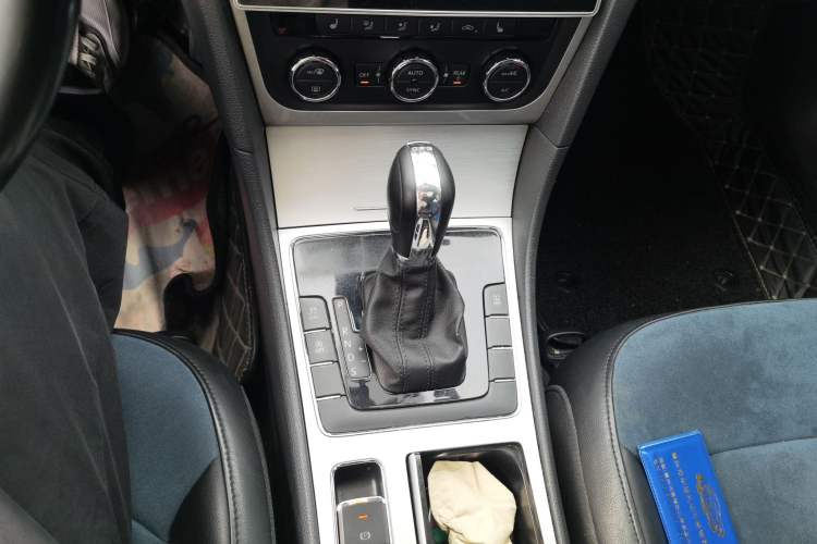 Used Volkswagen Passat 2013 1.4 TSI DSG BlueMotion Edition Gear Lever