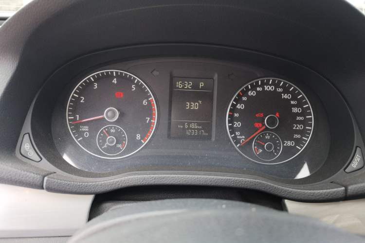 Used Volkswagen Passat 2013 1.4 TSI DSG BlueMotion Edition Instrument Cluster