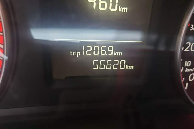 Used Volkswagen Passat 2013 1.4 TSI DSG Prestige Edition Odometer Close Up