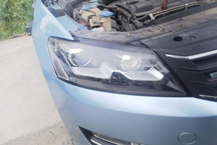 Used Volkswagen Passat 2013 1.4 TSI DSG BlueMotion Edition Right Front Headlight