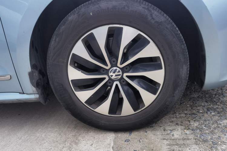 Used Volkswagen Passat 2013 1.4 TSI DSG BlueMotion Edition Right Front Wheel Hub