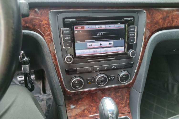 Used Volkswagen Passat 2013 1.8TSI DSG Prestige Edition Audio And AC Panel