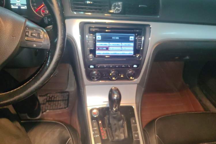 Used Volkswagen Passat 2013 2.0 TSI DSG Prestige Edition Audio And AC Panel