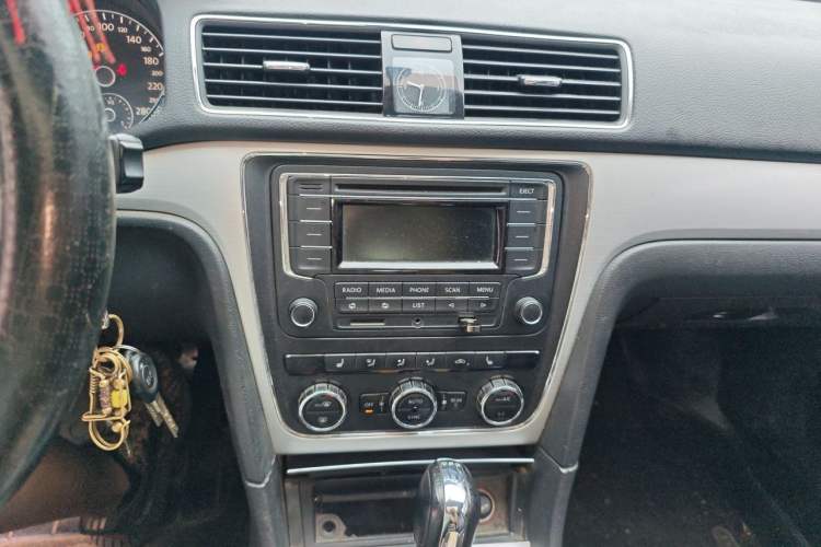 Used Volkswagen Passat 2013 1.8TSI DSG Prestige Edition Audio And AC Panel