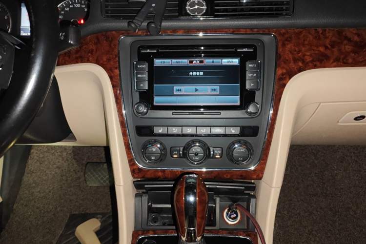 Used Volkswagen Passat 2013 2.0 TSI DSG Prestige Edition Audio And AC Panel