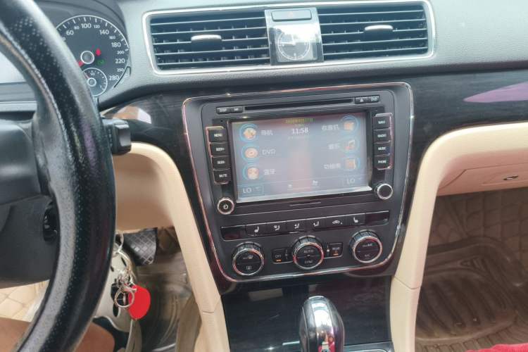 Used Volkswagen Passat 2013 1.8TSI DSG Prestige Edition Audio And AC Panel