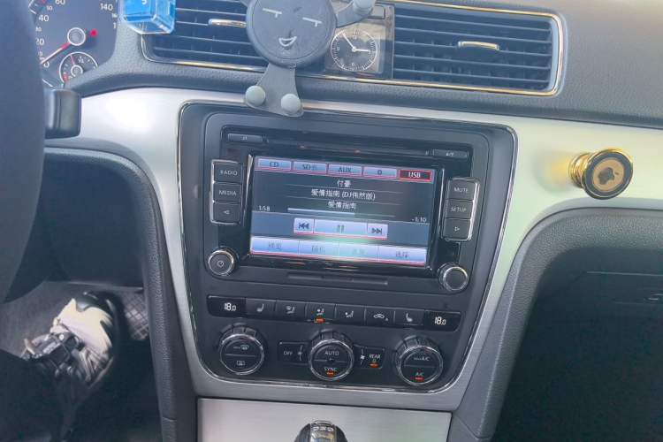 Used Volkswagen Passat 2013 1.8TSI DSG Prestige Edition Audio And AC Panel