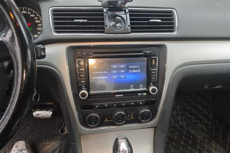 Used Volkswagen Passat 2013 1.8TSI DSG Prestige Edition Audio And AC Panel