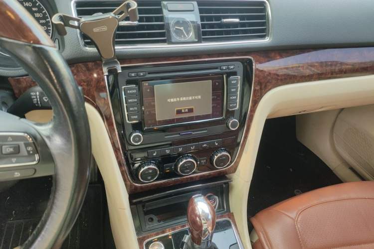 Used Volkswagen Passat 2013 2.0 TSI DSG Ultimate Edition Audio And AC Panel
