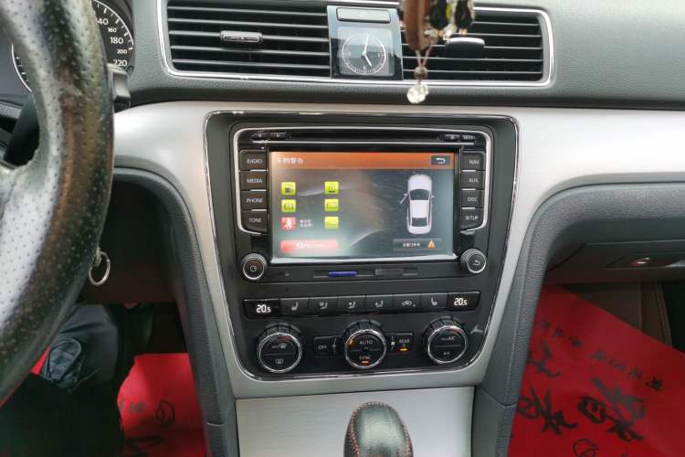 Used Volkswagen Passat 2013 1.4 TSI DSG Prestige Edition Audio And AC Panel