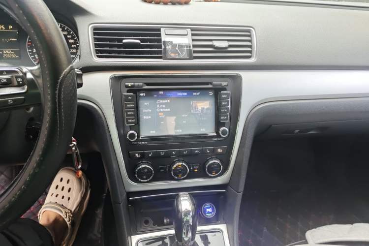 Used Volkswagen Passat 2013 1.8TSI DSG Prestige Edition Audio And AC Panel