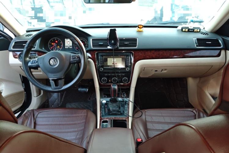 Used Volkswagen Passat 2013 1.8TSI DSG Ultimate Edition Center Console