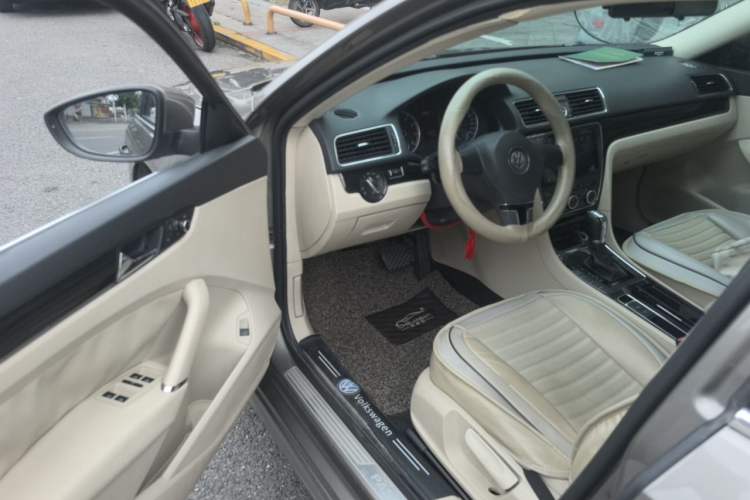 Used Volkswagen Passat 2013 1.8TSI DSG Prestige Edition Driver Seat