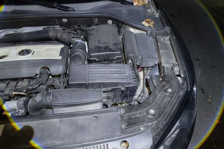 Used Volkswagen Passat 2013 1.8TSI DSG Prestige Edition Engine Bay Left