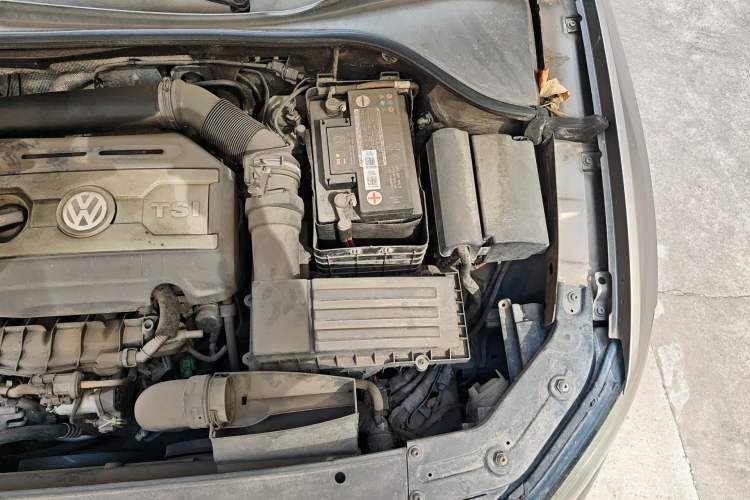Used Volkswagen Passat 2013 1.8TSI DSG Prestige Edition Engine Bay Left