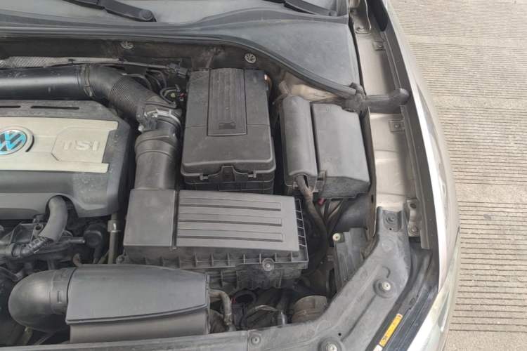 Used Volkswagen Passat 2013 1.8TSI DSG Prestige Edition Engine Bay Left