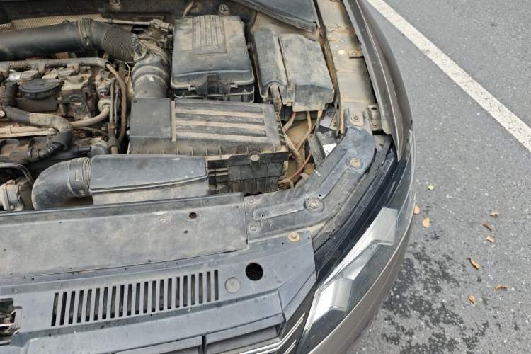 Used Volkswagen Passat 2013 1.8TSI DSG Prestige Edition Engine Bay Left