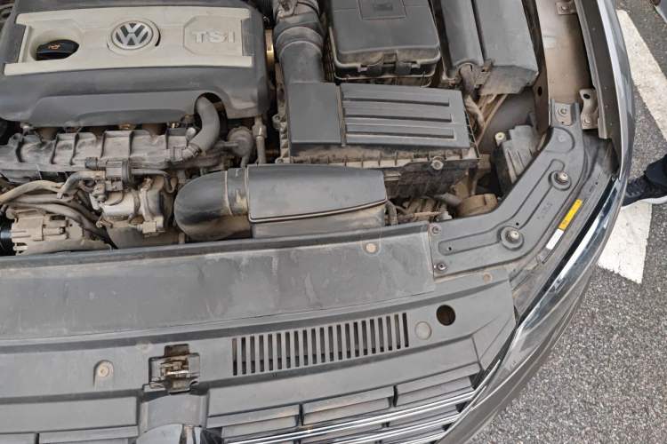Used Volkswagen Passat 2013 1.8TSI DSG Prestige Edition Engine Bay Left