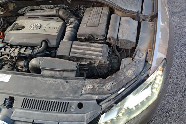 Used Volkswagen Passat 2013 1.8TSI DSG Ultimate Edition Engine Bay Left