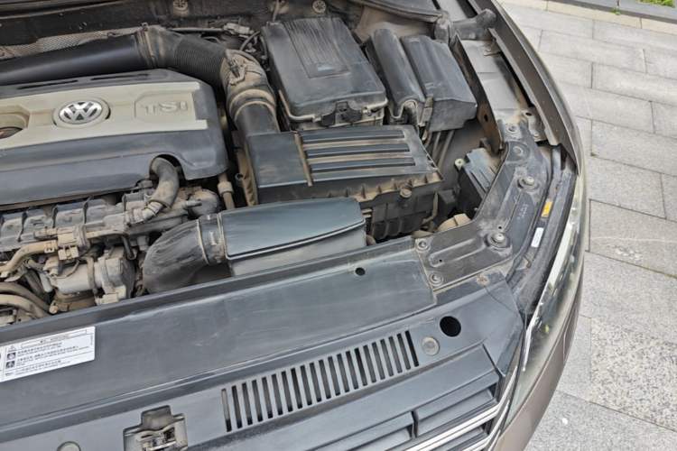 Used Volkswagen Passat 2013 1.8TSI DSG Prestige Edition Engine Bay Left