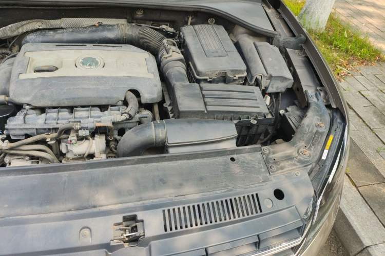 Used Volkswagen Passat 2013 2.0 TSI DSG Ultimate Edition Engine Bay Left