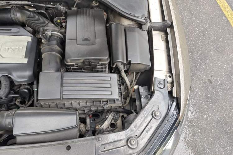Used Volkswagen Passat 2013 1.8TSI DSG Prestige Edition Engine Bay Left