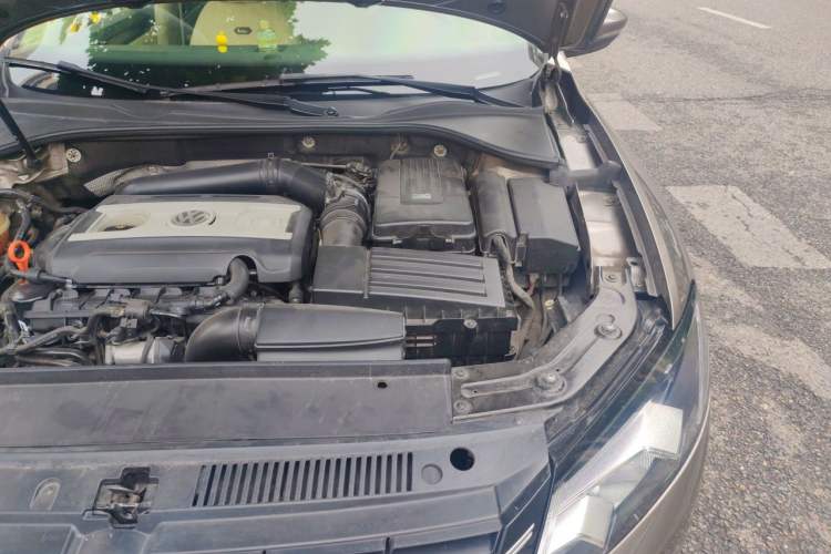 Used Volkswagen Passat 2013 1.8TSI DSG Prestige Edition Engine Bay Left